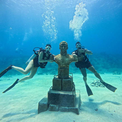 Diver with instructor in clear Caribbean water San Andrés