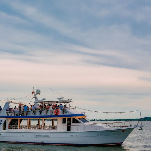 sunset cruise in Cartagena with open bar
